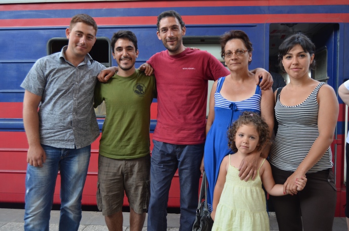Familia armenia (de los pocos que hablaban inglés) que conocimos en el tren nocturno Tbilisi-Erevan