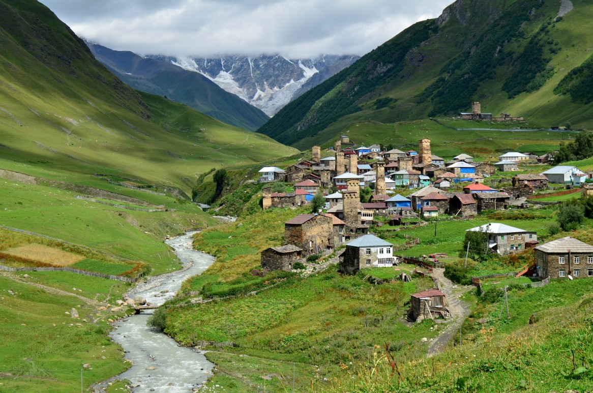 Ushguli, a 2.100 metros de altura es considerado la zona habitada más alta de Europa